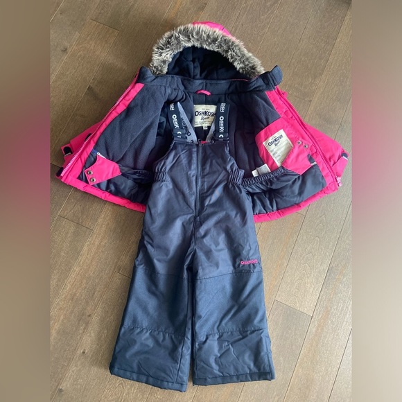 Oshkosh two piece snowsuit size 24‎ months - Picture 3 of 3